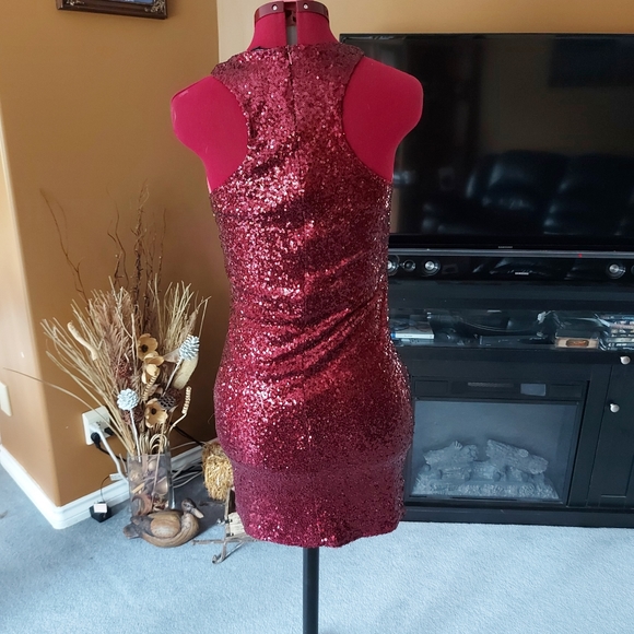 Red sequined mini dress - Picture 2 of 2